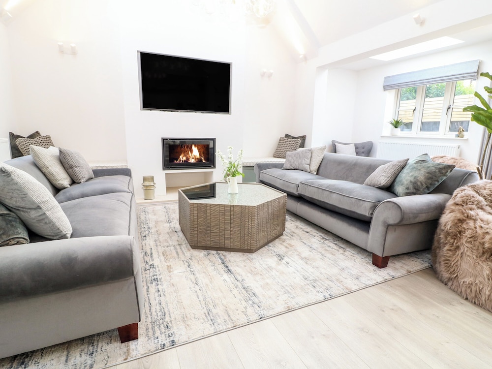 12 Manor Farm Close