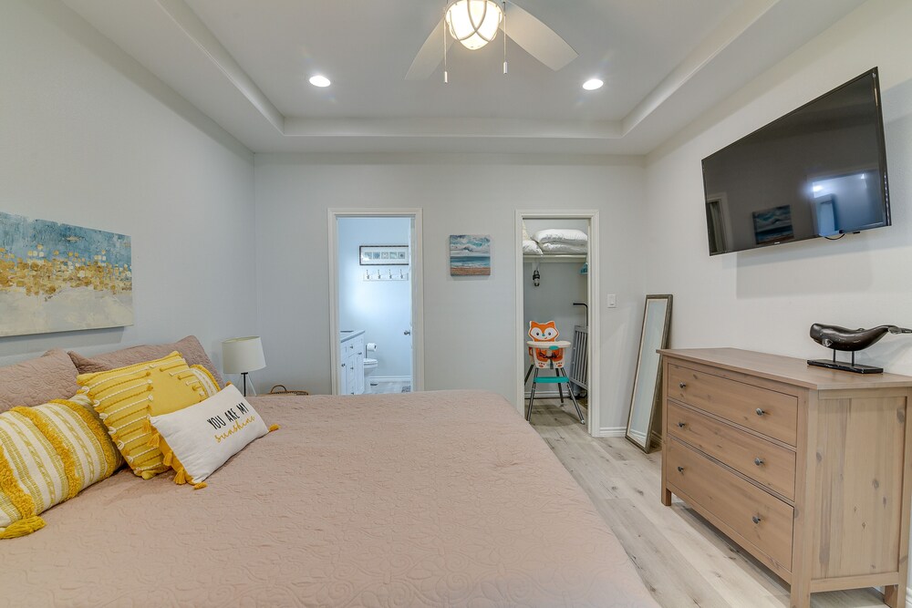 Crystal Beach Home w/ Covered Patio: Pets Welcome! view 2