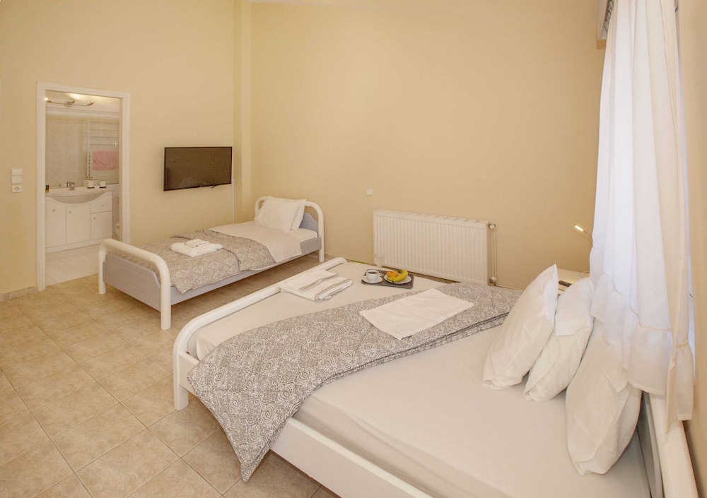 Villa with S. Pool Theologos by GHH