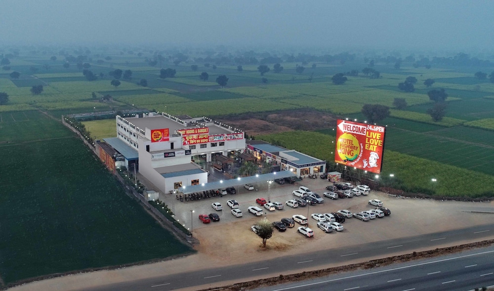 Hotel Highway King Behror Neemrana view 3