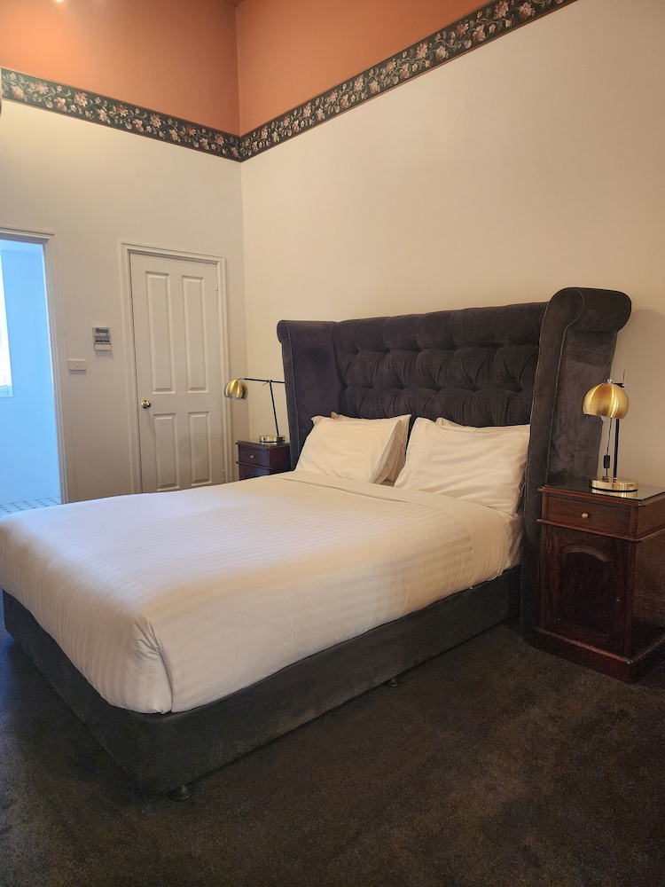 The Macquarie Hotel