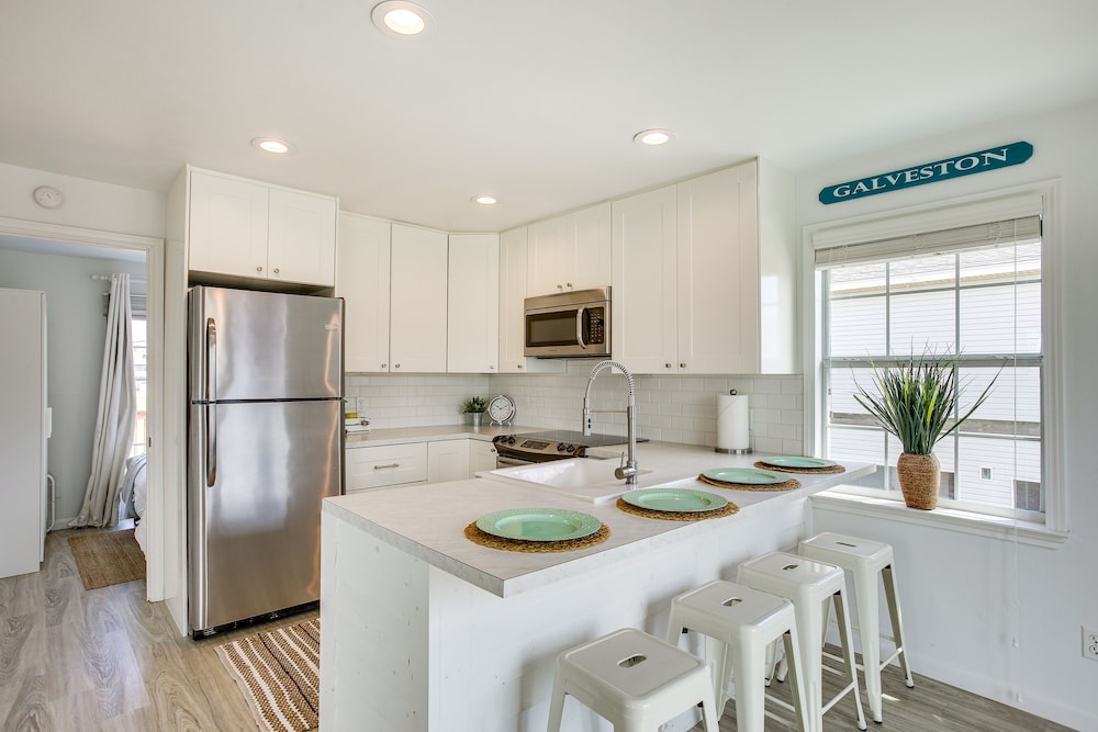 Walk to Beach: Updated Home w/ Deck in Galveston!
