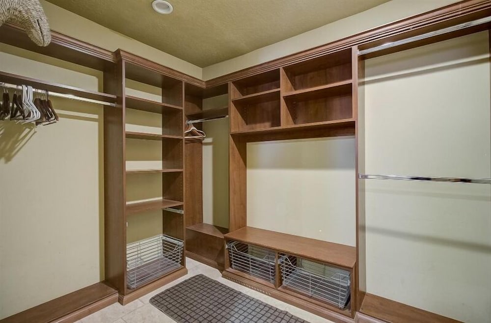 The Lookout by Avantstay Beautiful Mountain Escape w/ Hot Tub & Movie Theatre view 4