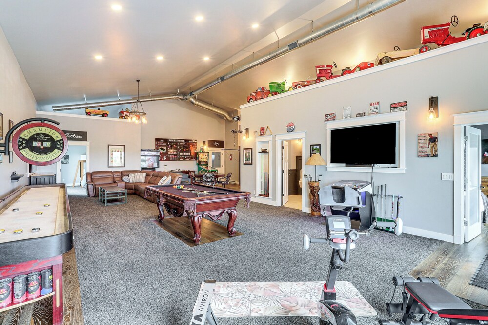 Private Hot Tub + Game Room: Keenesburg Getaway!