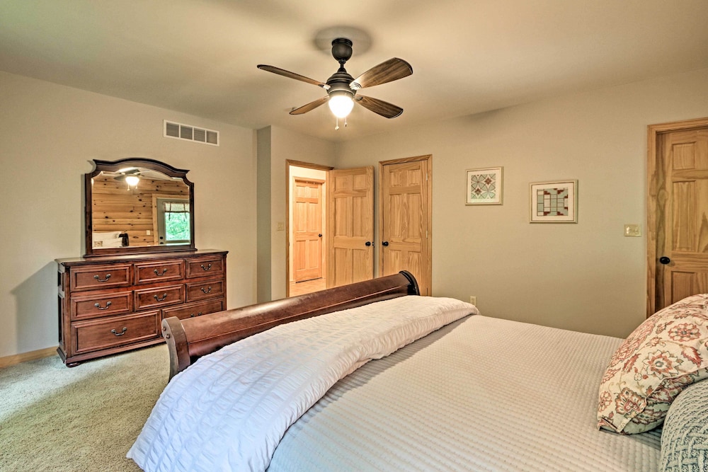 Quiet Cabin w/ Hot Tub ~ 15 Mi to State Parks! view 5