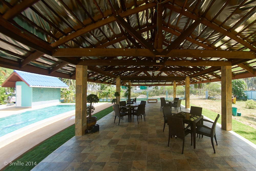 Blue Beach Bungalow