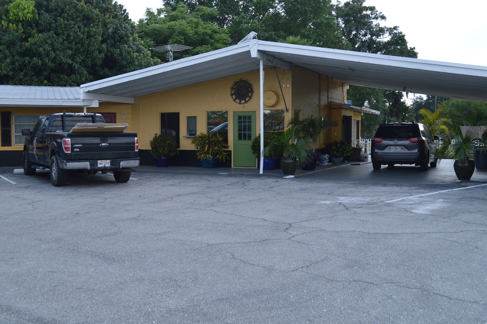 Tropicana Motel Wauchula - Property Image 9
