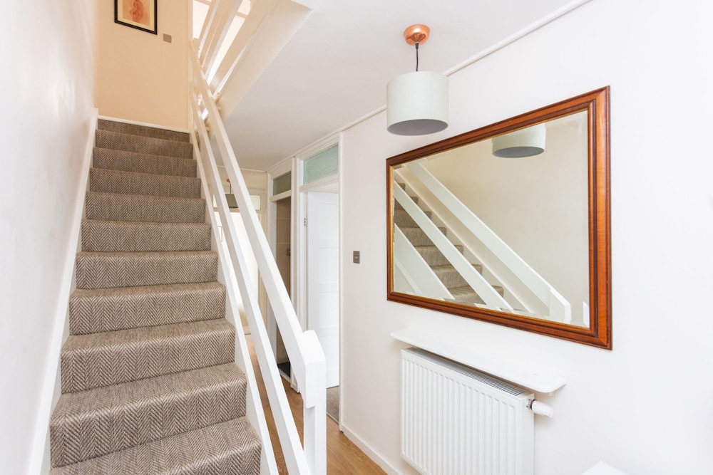 Spacious Central 3 Bedroom Apartment in Old Street