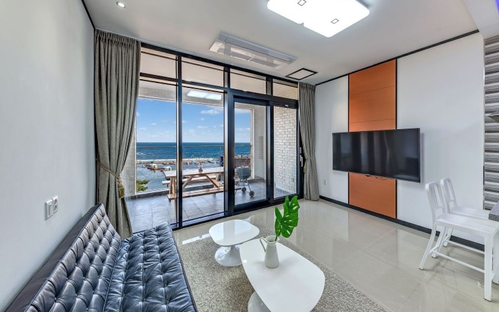 Pohang The East Pool Villa Pension view 4