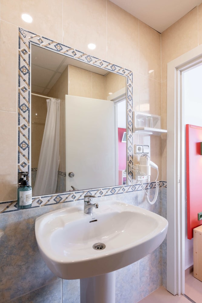 The Red Hotel by Ibiza Feeling - Adults only