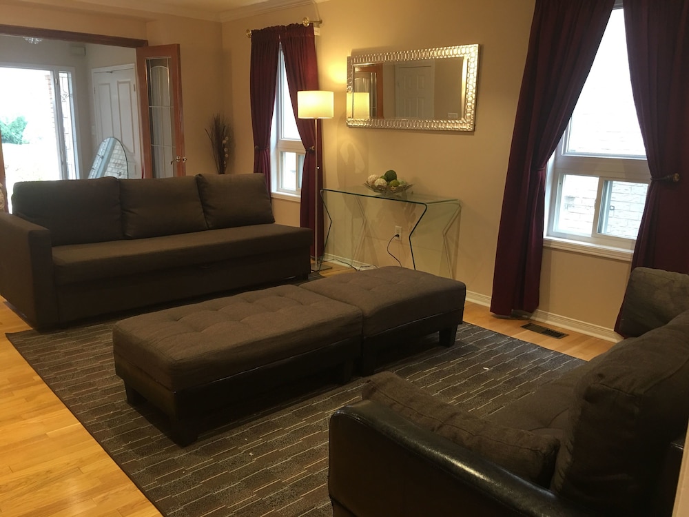 Pelicanstay in Churchill Meadows