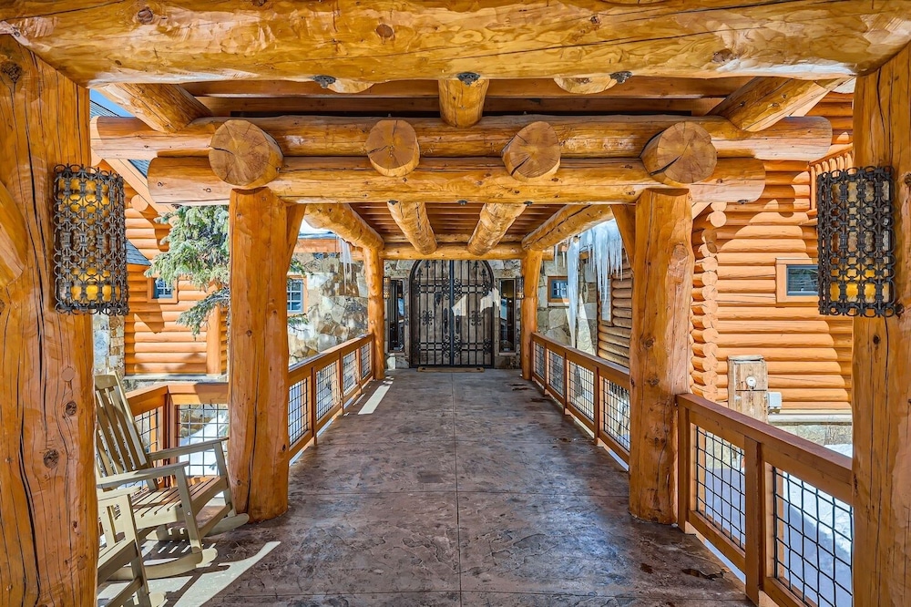 Bridge To Solitude 6 Bedroom Home