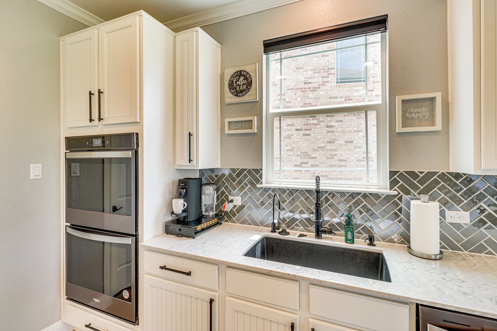 5 Mi to Old Town Hutto: Star Ranch Golf Retreat