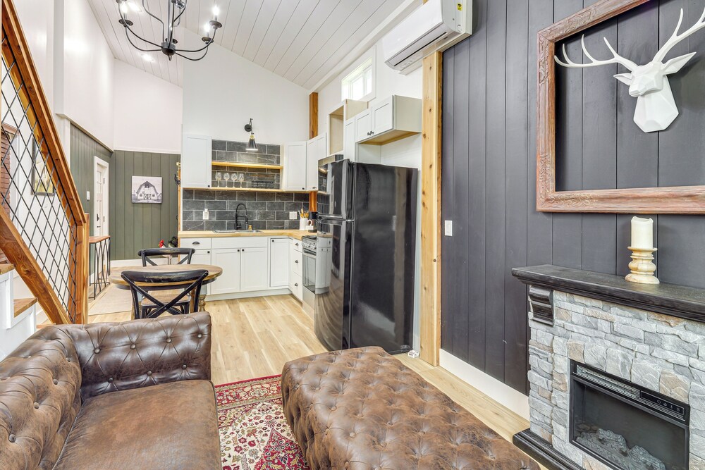 Luxe Stable Suite: Farm Stay in Lebanon!