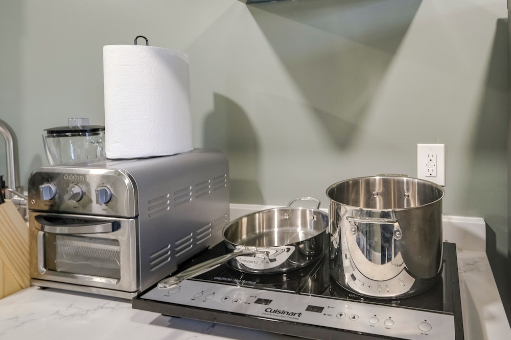 18 Mi to DC: Upscale Apartment in Fort Washington!