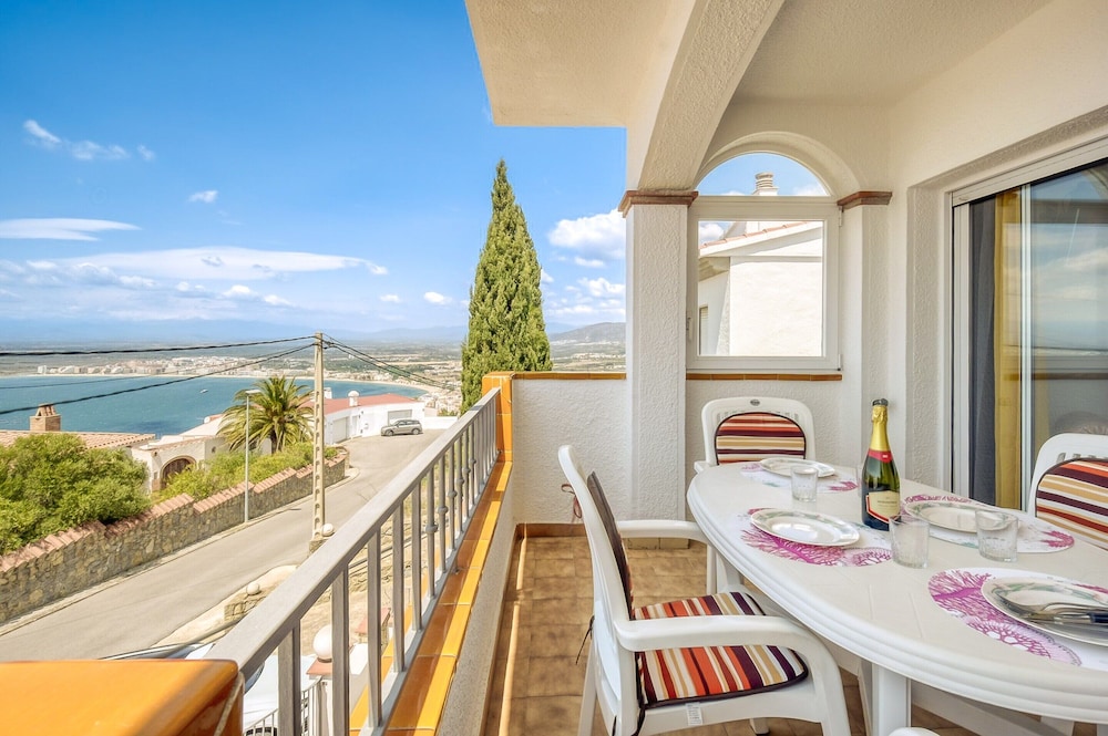 Apartment in Roses Near Cap de Creus