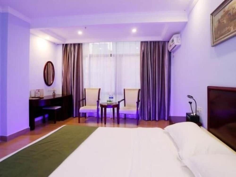 GreenTree Business Inn HuiZhou South Railway Station DanShui RenMin Road Business Hotel