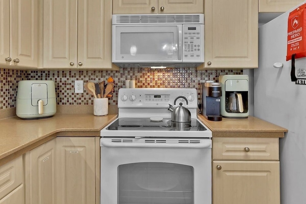 Magnolia Pointe Luster Leaf 4875-304 3 Bedroom Condo