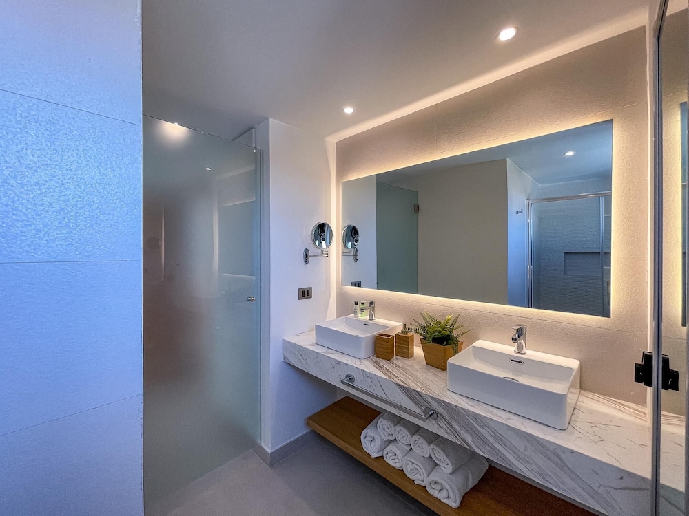 Luxury Penthouse With Bbq Rooftop and Picuzzi view 5