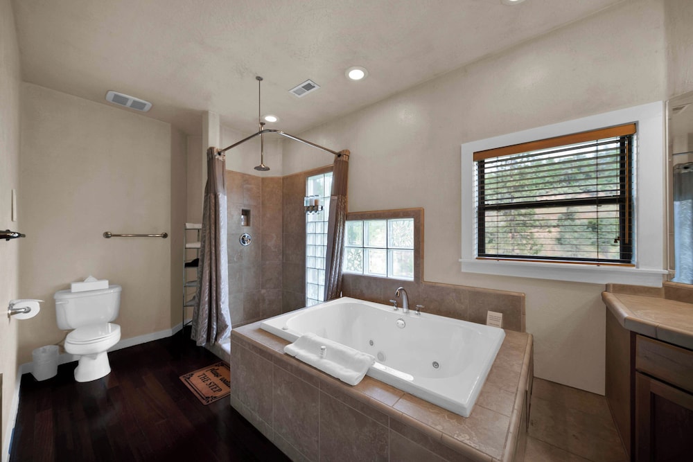The Inn at Shasta Lake