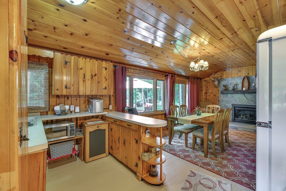 Cabin 600' to Manistee Lake Private Shared Access