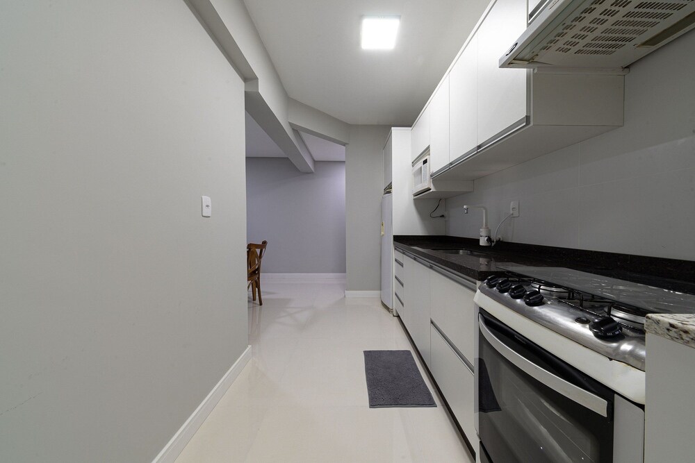 2BR Apt w/ Pkg & BBQ 450m From sea Ean503