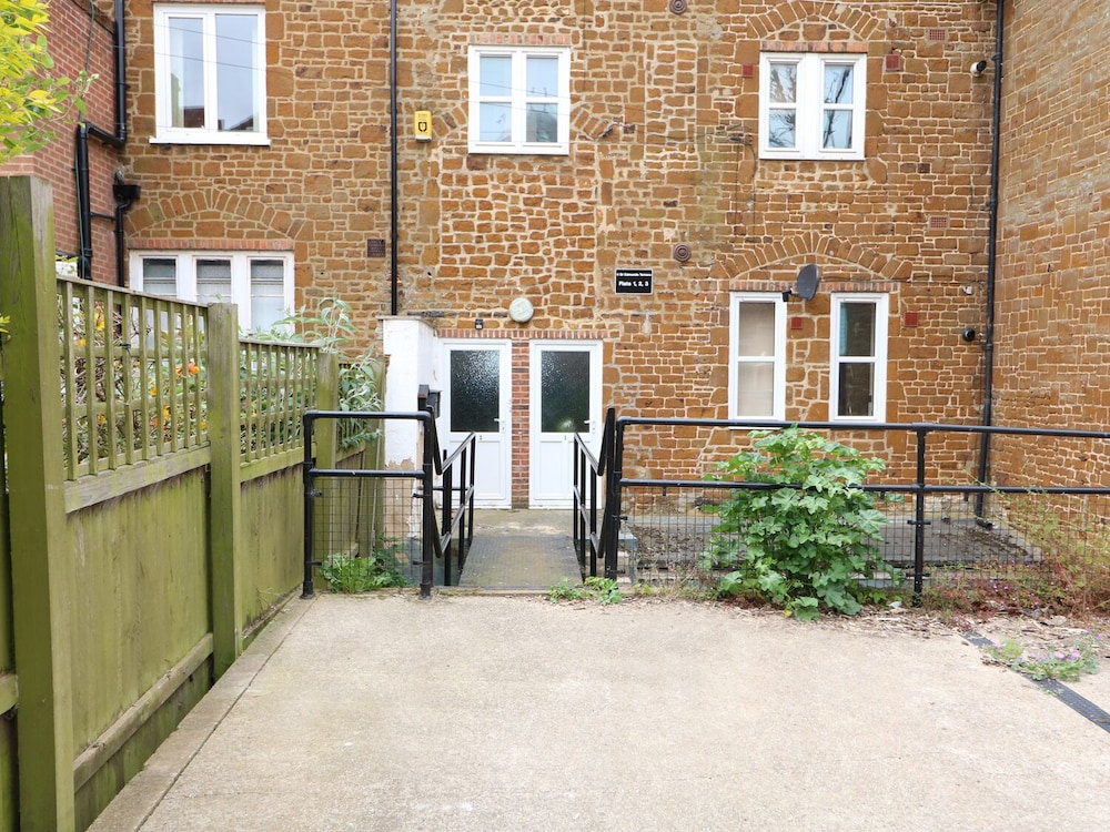 Flat 2, 4 St Edmund's Terrace view 2