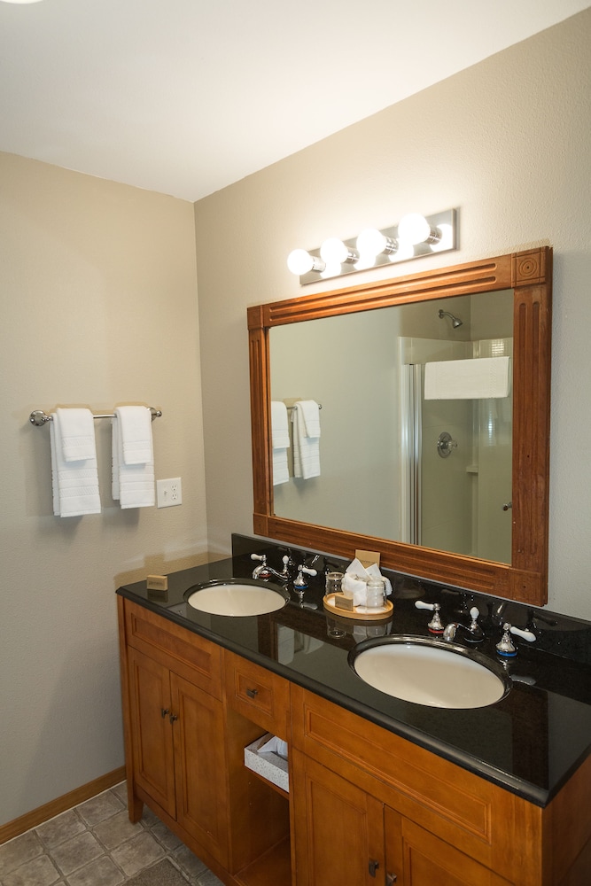 Morrison's Rogue River Lodge