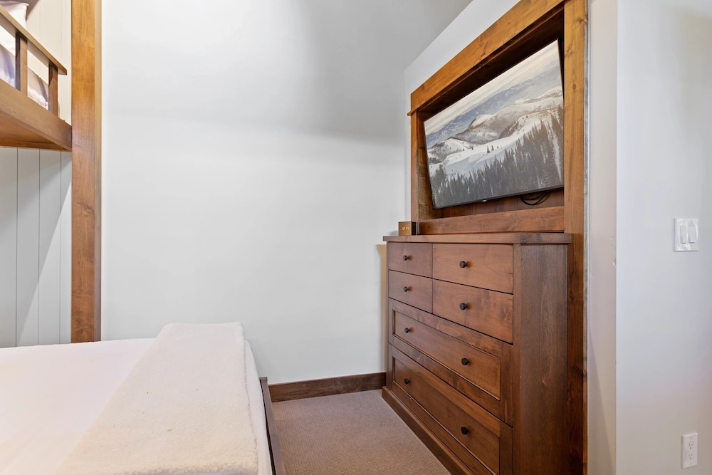 Stag Lodge at Deer Valley Resort - Four Bedroom Residence with Loft and Spa #29 4 Condo