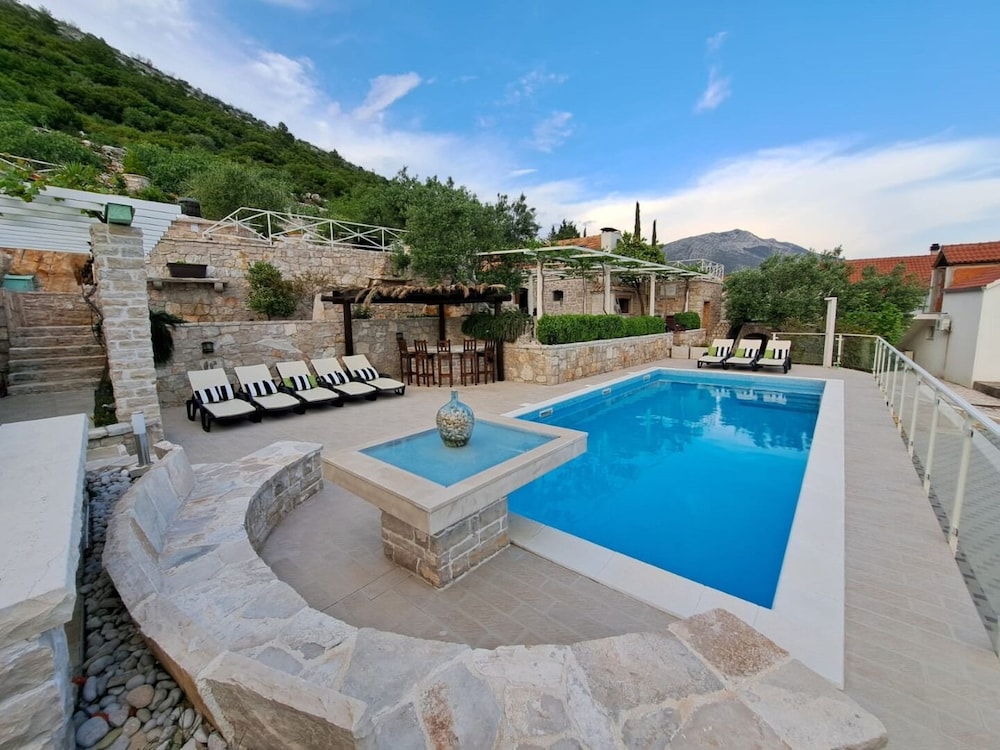Three Holiday Homes - H1 Azur