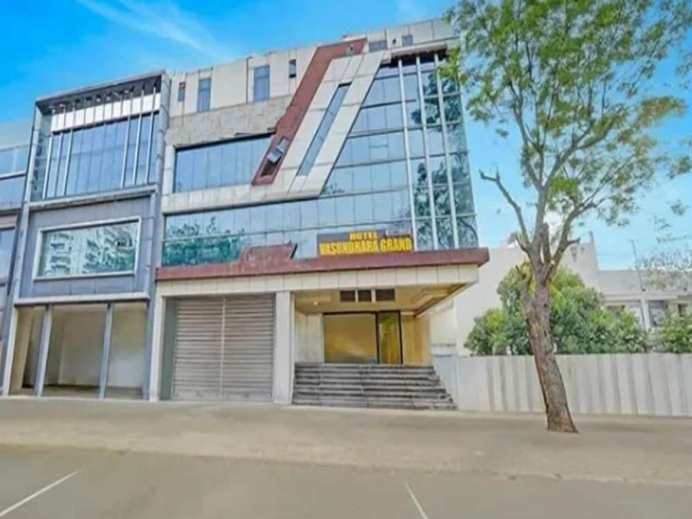Hotel Vasundhara Grand
