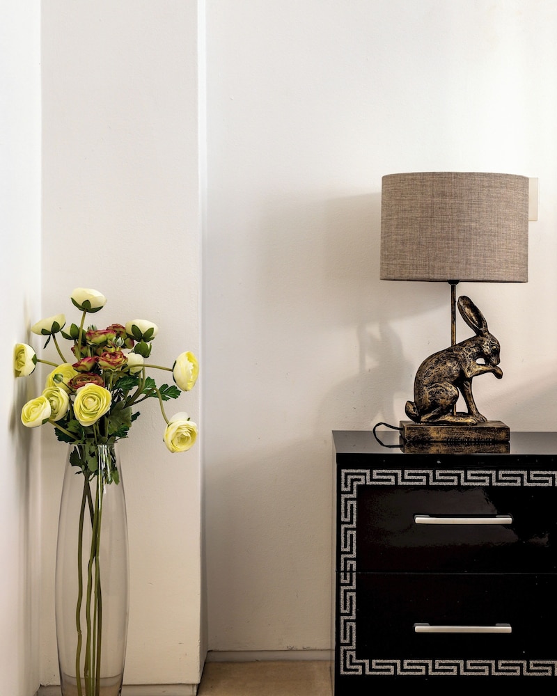 Park Lane 4-bed Huge Designer pad
