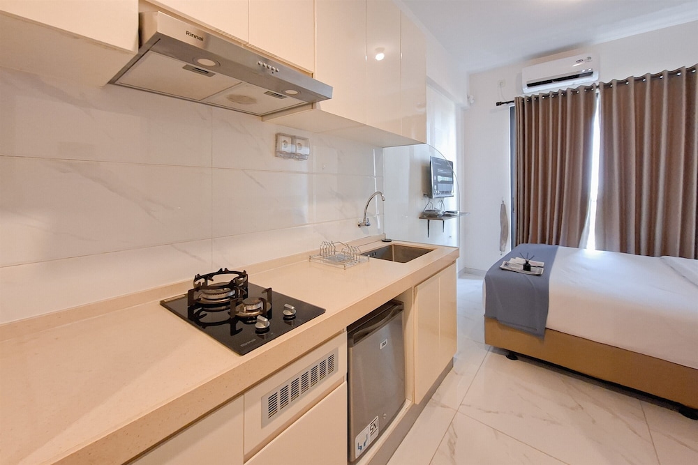 Good Deal Studio At Sky House Bsd Apartment