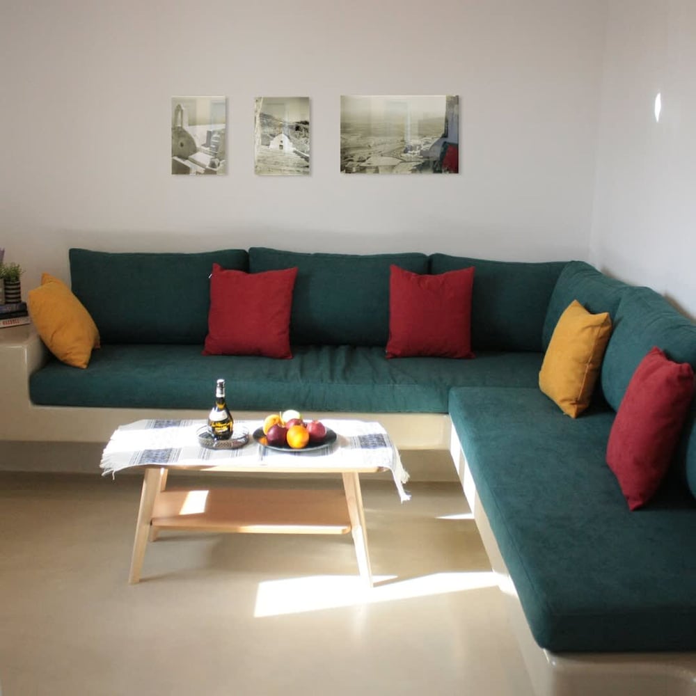 Assyr B - Santorini Cozy Retreat