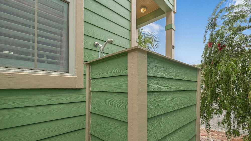 Steps From Pool - Minutes to Beach in Blue Mountain view 4
