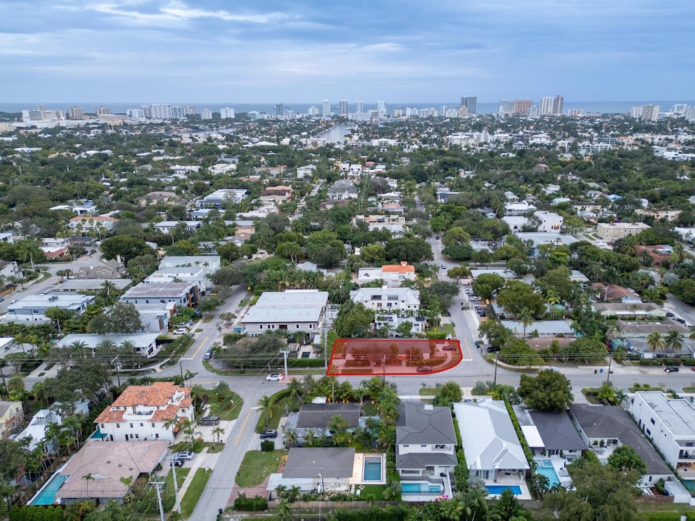 Uhost AI 4-unit Gem Mins to Las Olas Beach