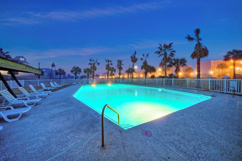 Gulf Views + Pools, Tennis, Pickleball & Beach Access Awesome Beachfront by Avantstay