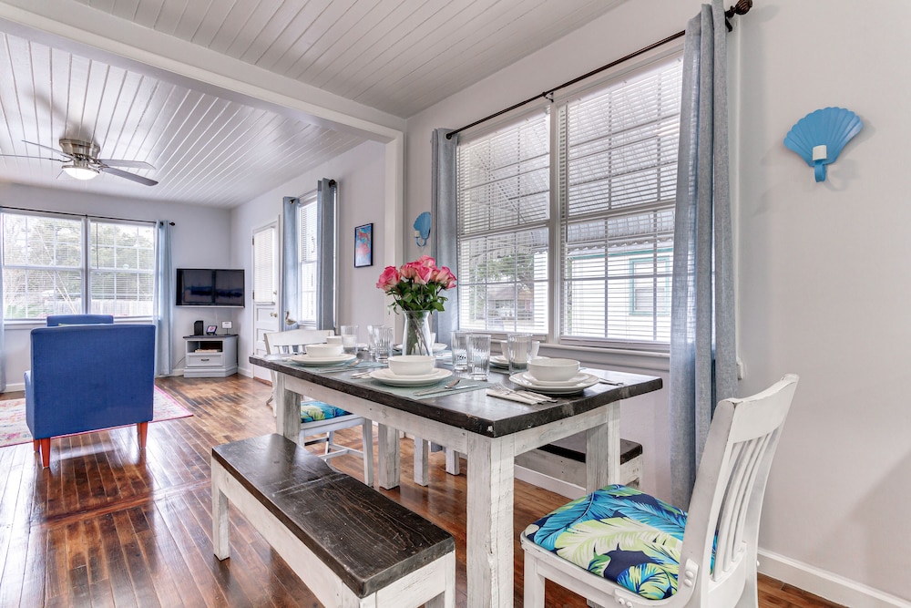 Charming Coastal Pensacola Home 1 Mi to Palafox St