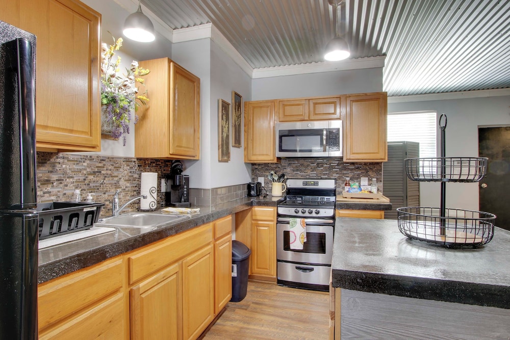 Commuter-friendly Rental Unit in Greenwood!