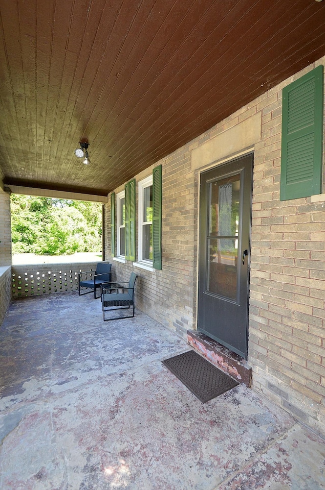 Broadway Cottage - Convenient Location!
