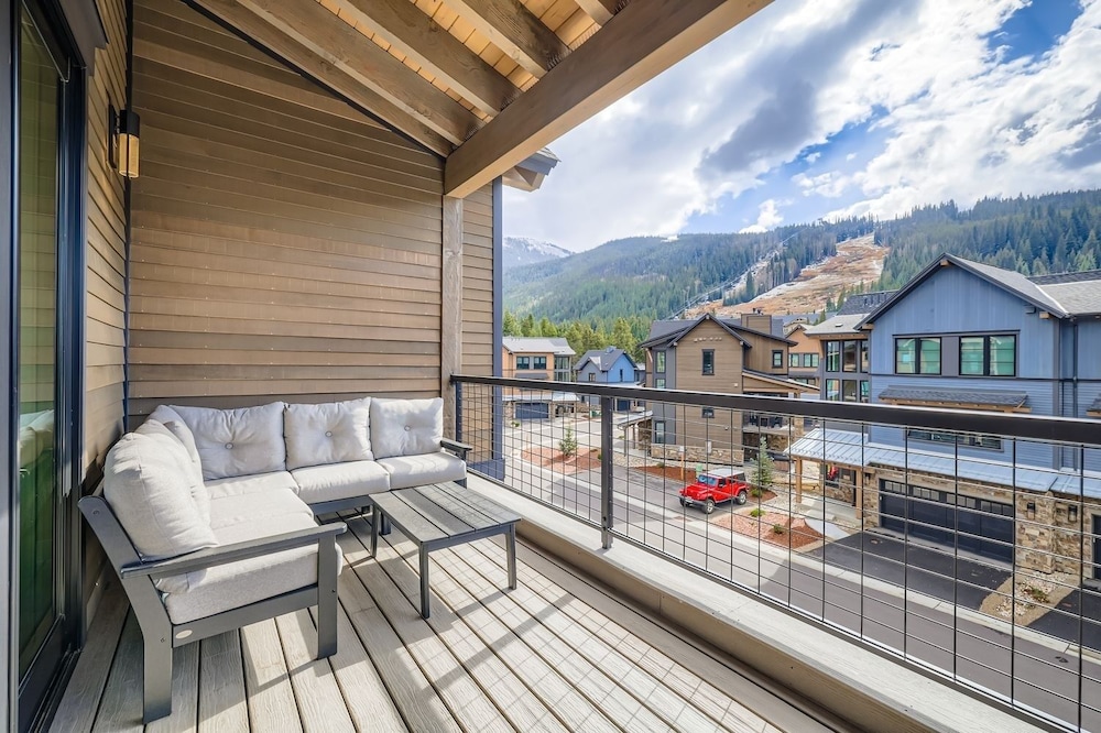 37 Alcove 3 Bedroom Townhouse