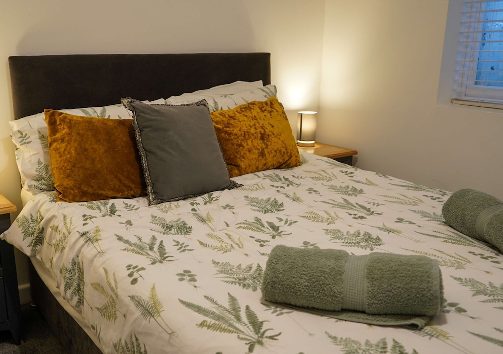 Ivy Cellar With 2 Bedrooms and 1 Bathrooms