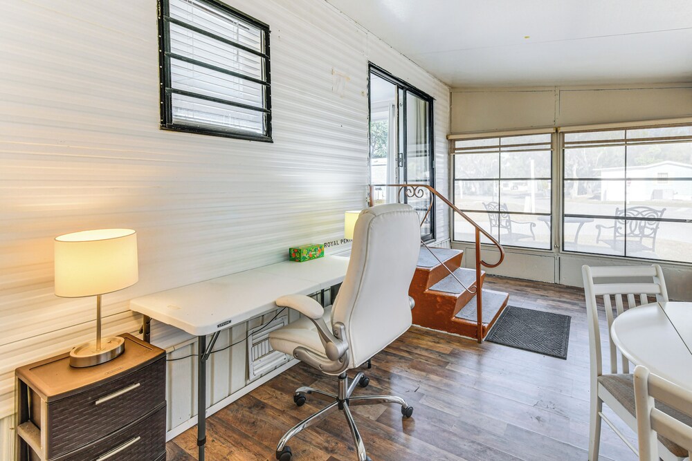Resort Amenities, 7 Mi to Dtwn: Sarasota Home!