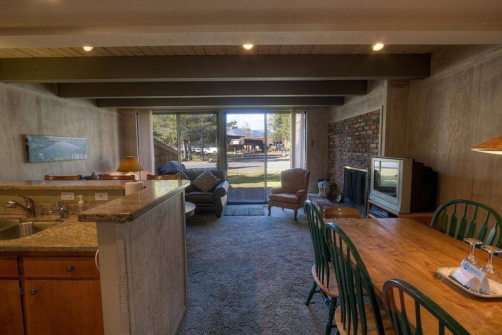 Lake Tahoe Vacations - Hawks View 3 Bedroom Home by RedAwning - Property Image 3