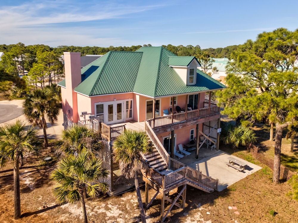 Breezy Decks - 601 Hernando Pl 4 Bedroom Home
