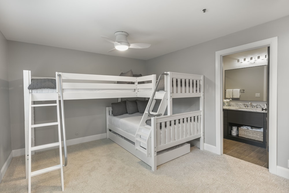 1158 - Three Bedroom Deluxe Stonebridge 3 Condo