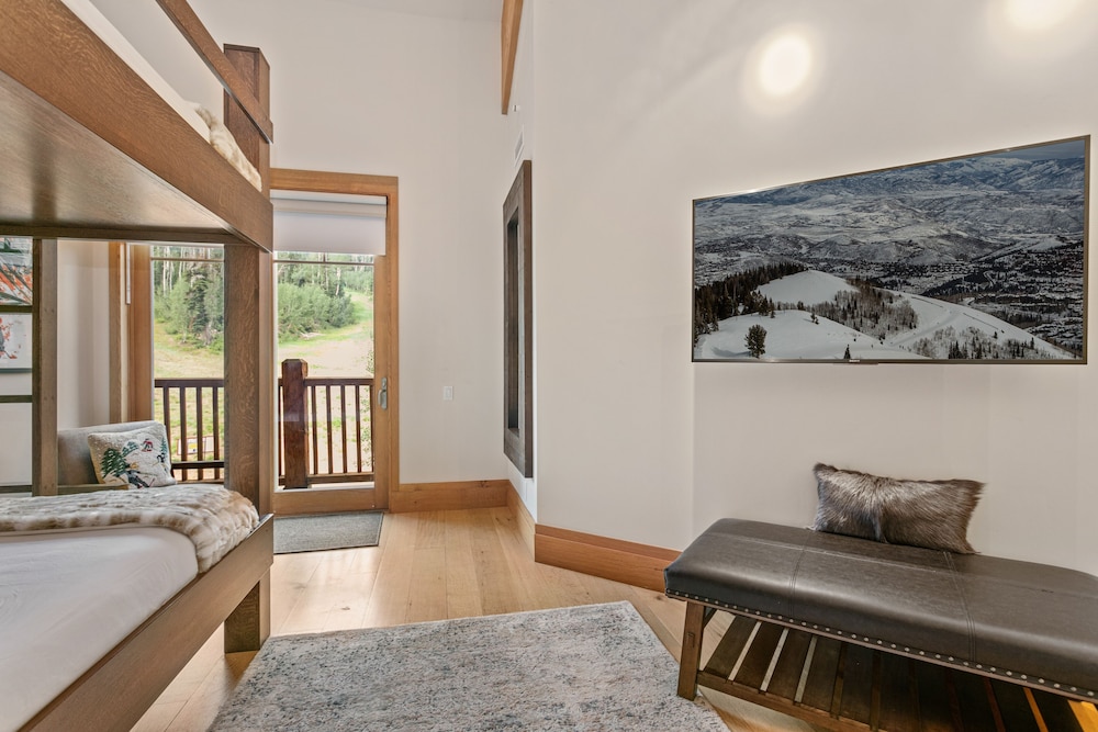 Grand Lodge - Four Bedroom #502 - Ski-in/ski-out 4 Condo