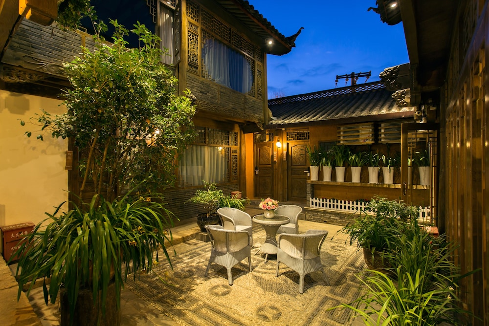 Hua Zhu Fansu Yunju Homestay