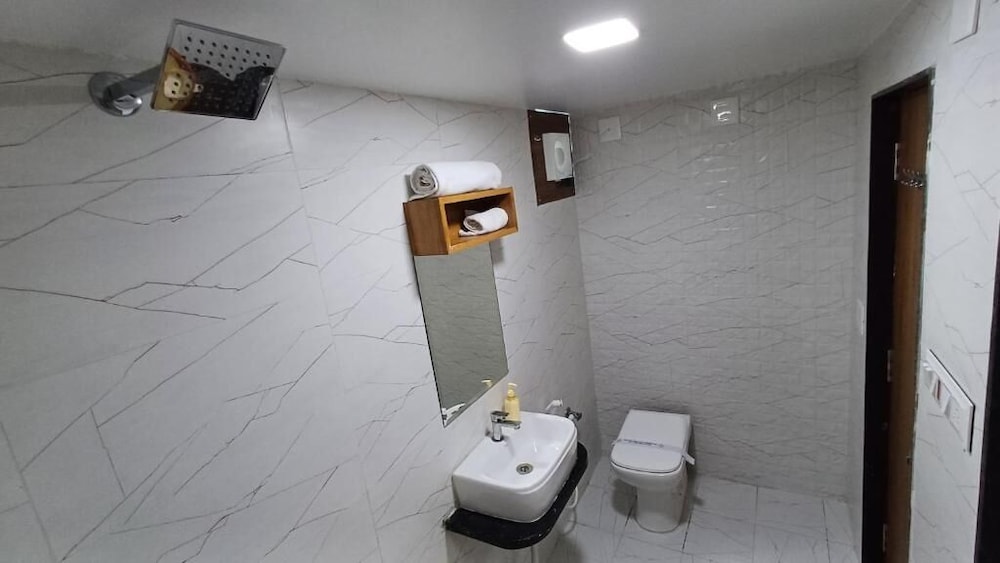 Hotel The Grand Jashi Residency
