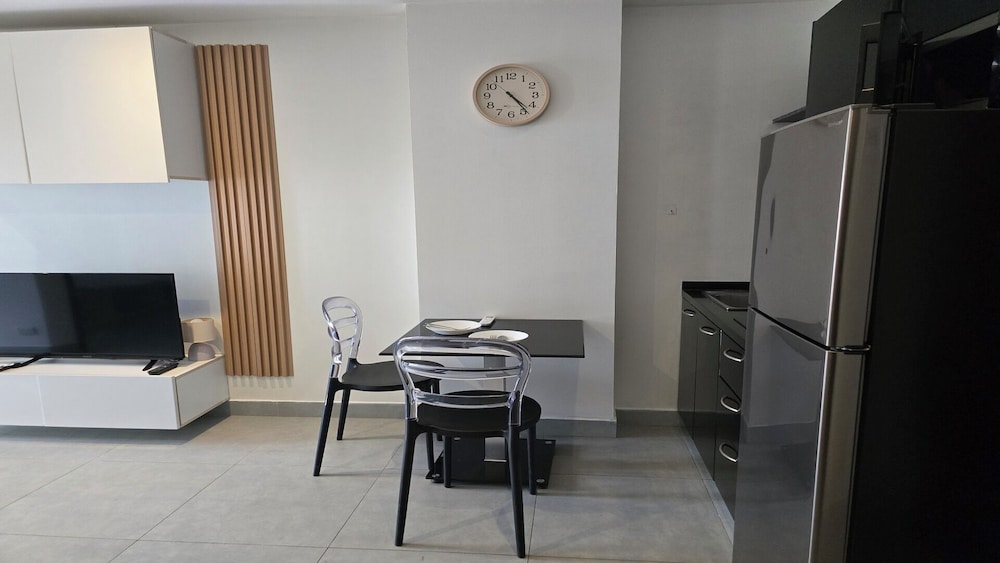 Bright & Breezy -1BR T1 211